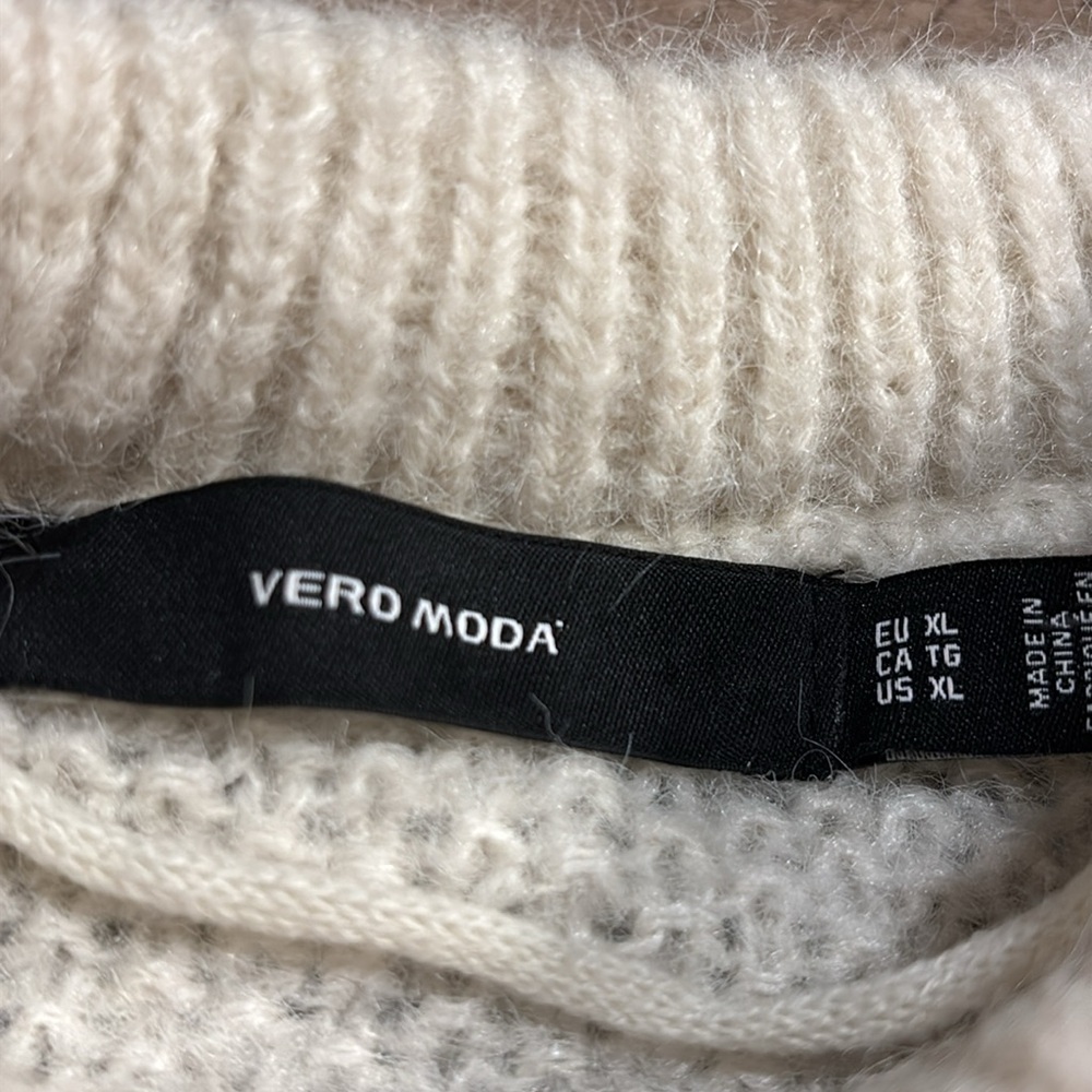 **NWT** Vera Moda Knit Sweater - Picture 6 of 6